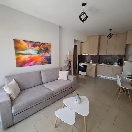 Magenta Ruby #dterra Apartments# Free Private Parking!! *