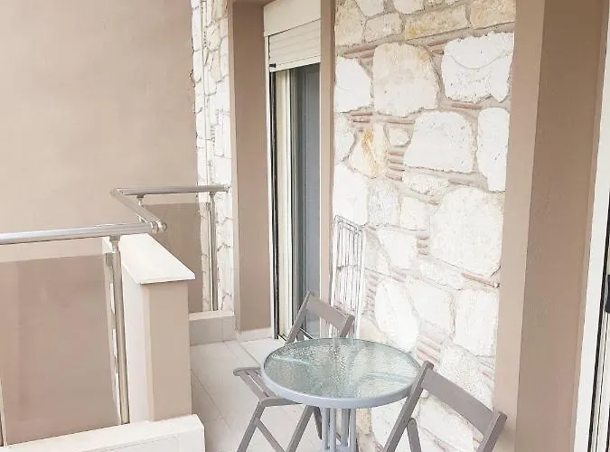 Free Private Parking # Magenta Ruby # Dterra Apartments *