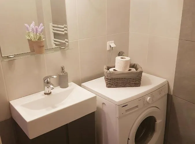 Free Private Parking # Magenta Ruby # Dterra Apartments Appartement