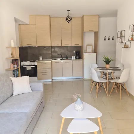 Magenta Ruby #dterra Apartments# Free Private Parking!!