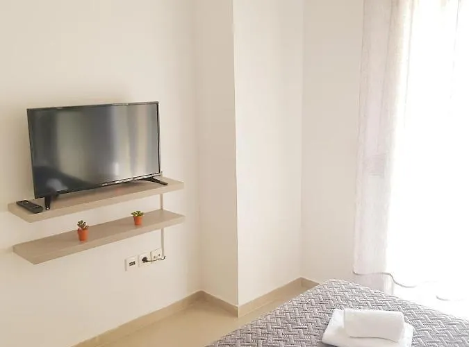 Free Private Parking # Magenta Ruby # Dterra Apartments *